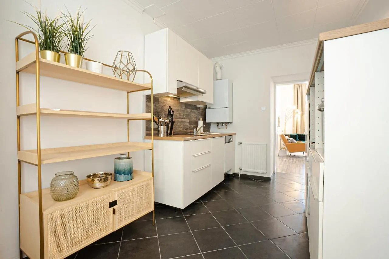 2-Room Apartment On The First Floor With Designer Renovation. Exit To The Courtyard. 15 Minutes To Schloss Schoenbrunn Wien Österreich