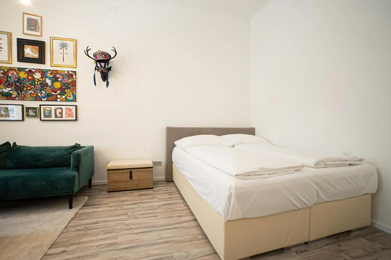 2-Room Apartment On The First Floor With Designer Renovation. Exit To The Courtyard. 15 Minutes To Schloss Schoenbrunn Wien